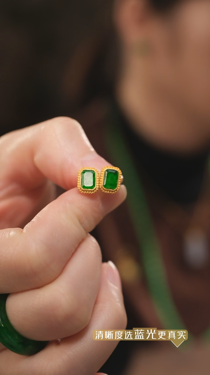 【闪购商品】翡翠耳钉银S925镶嵌辣绿翡翠方糖耳钉