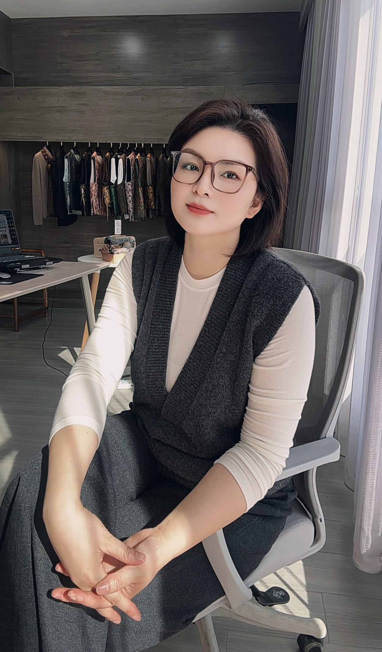 羊毛针织深V马甲