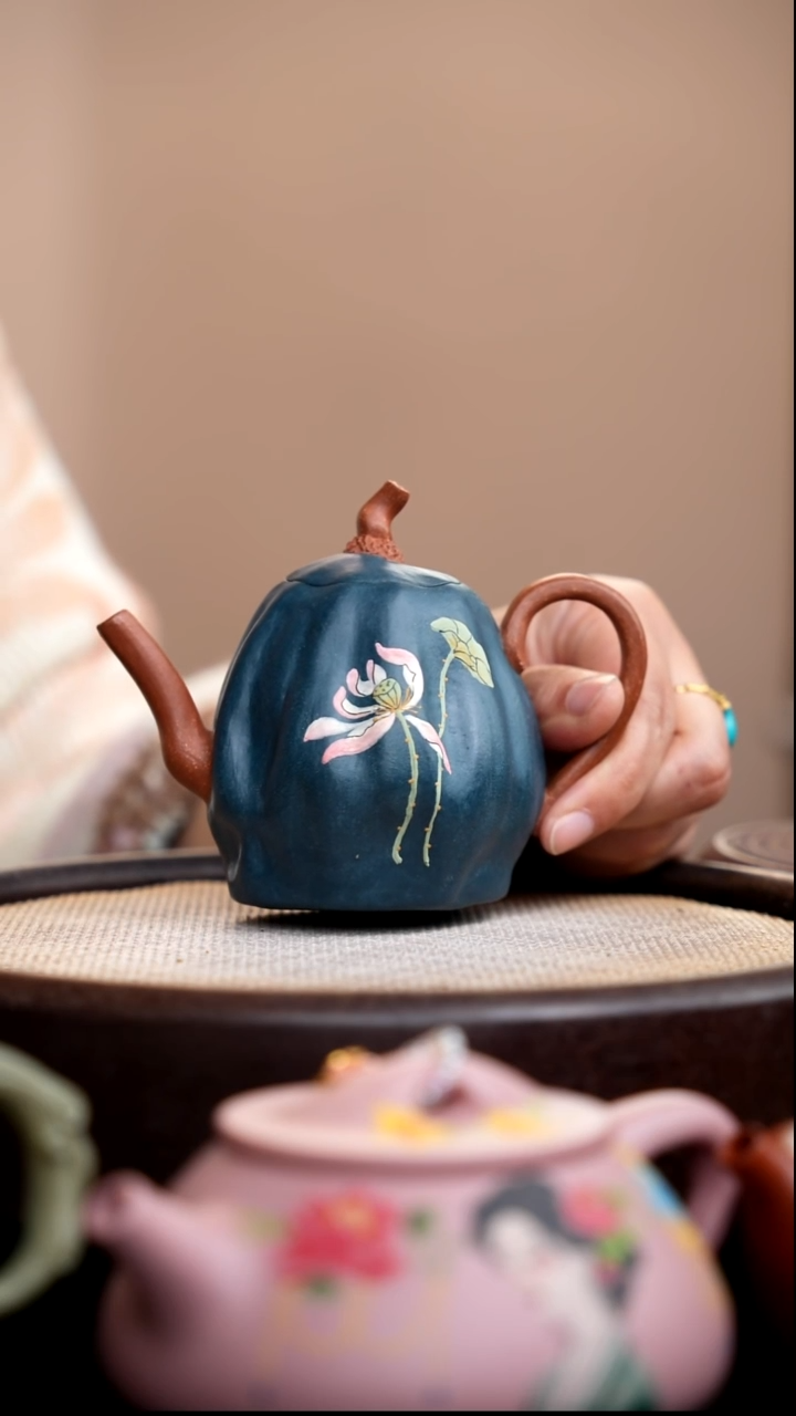 茶壶紫砂墨绿泥粉浆枯荷泥绘荷花