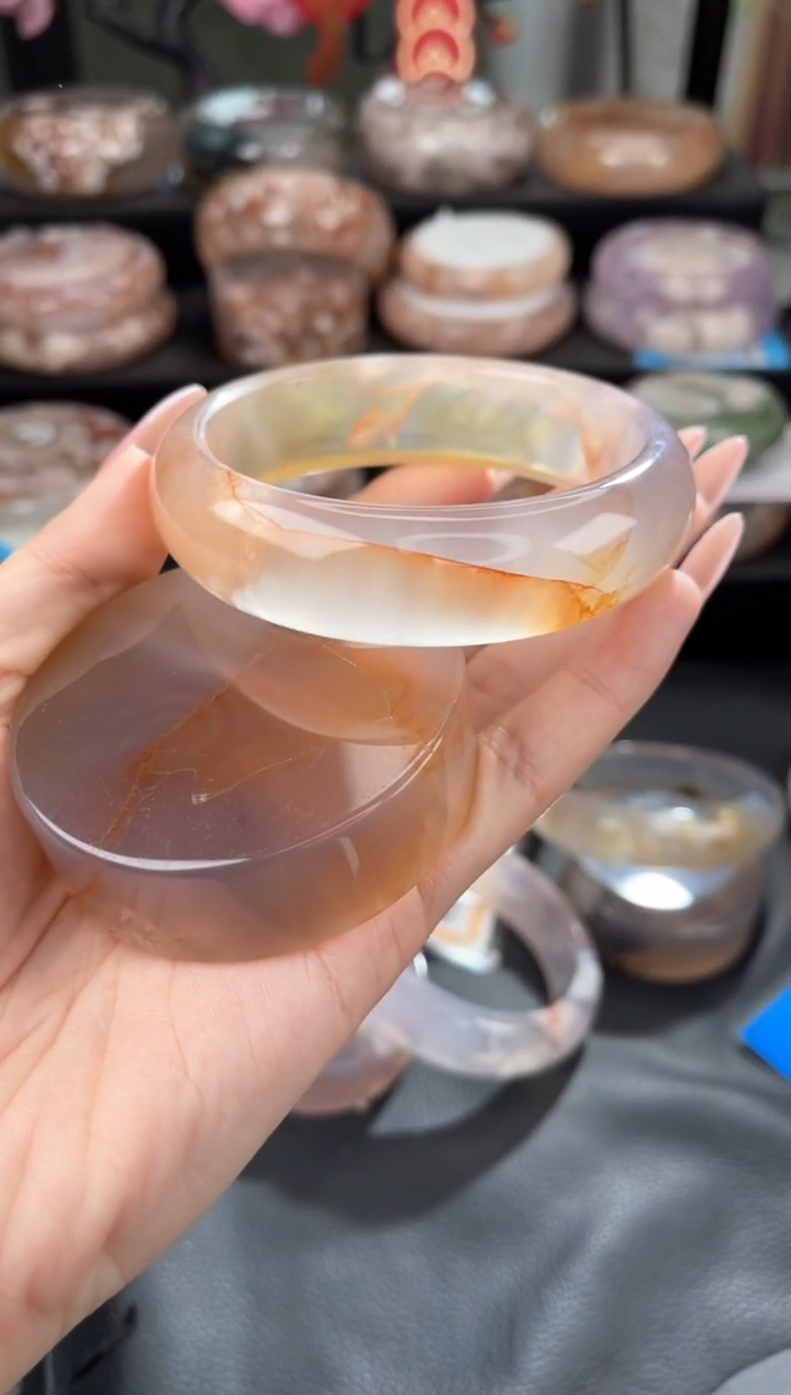 【闪购商品】石英质玉手镯未镶嵌62