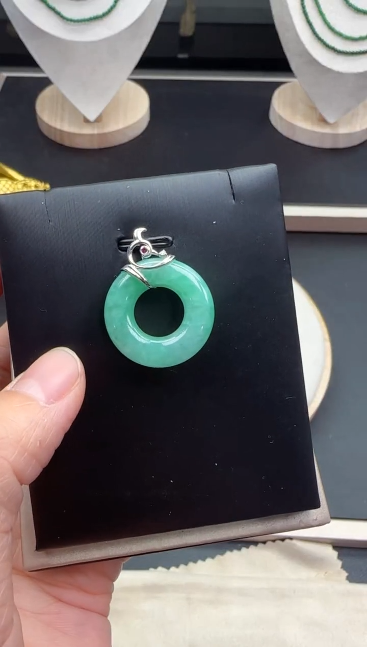 【闪购商品】翡翠吊坠(不含链)18K金镶嵌【海莎一口翠】翡翠挂件1