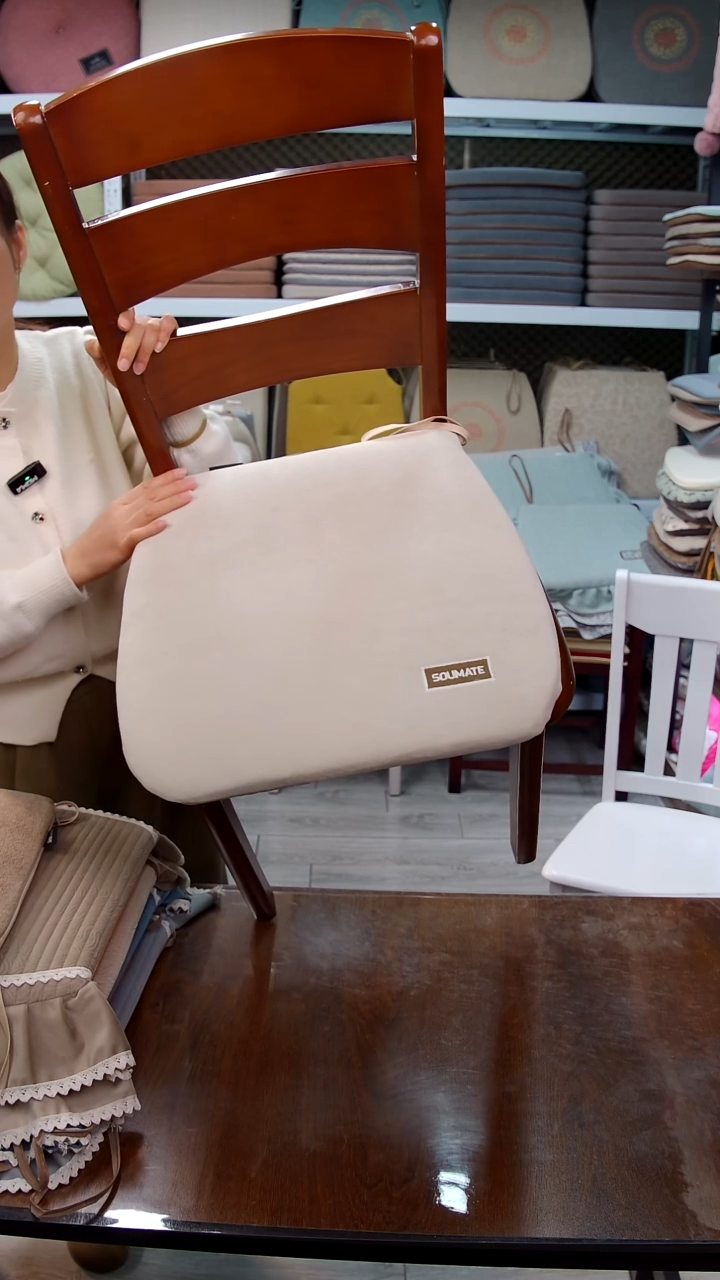 布平绒—刺绣：米色4个