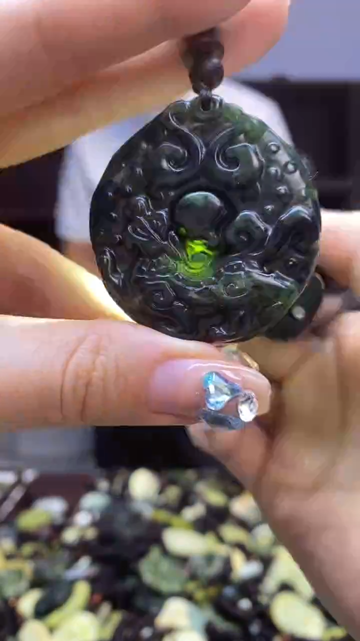 未镶嵌岫玉挂件  