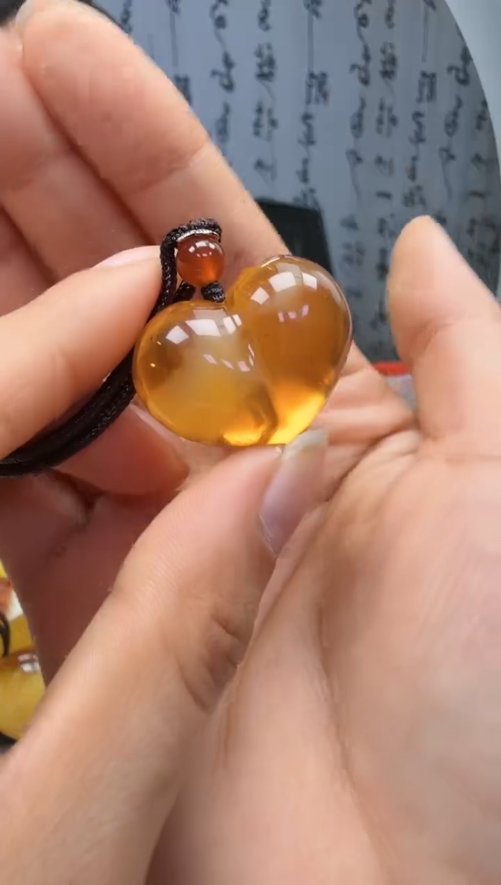 裸石琥珀未镶嵌如图