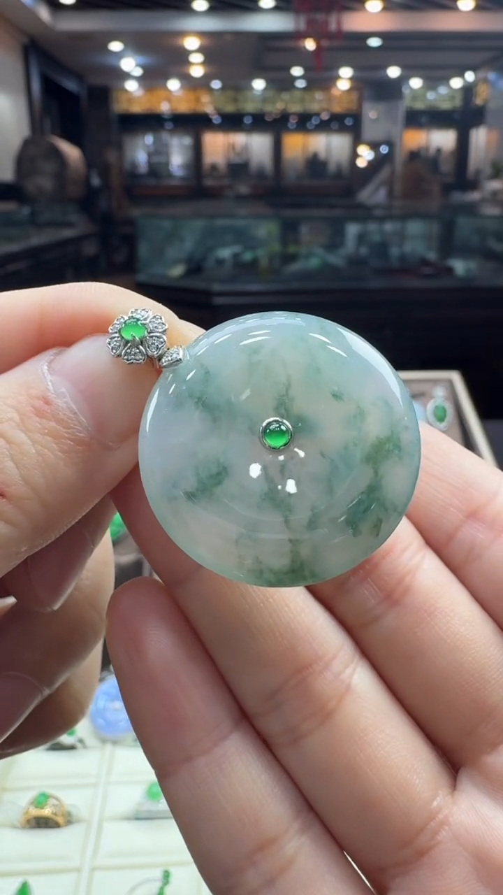 【闪购商品】翡翠颈饰18K金镶嵌平安扣