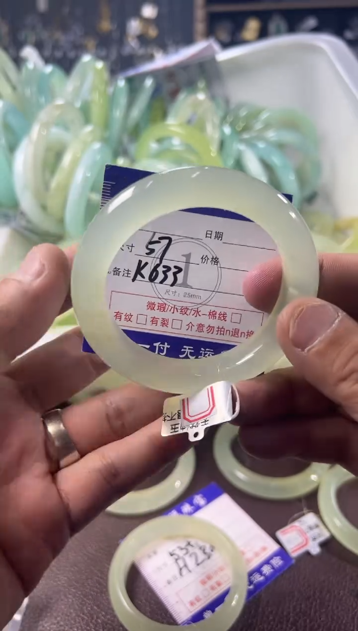 未镶嵌蛇纹石玉手镯1