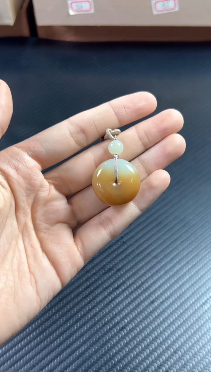 吊坠(赠链)未镶嵌和田玉若羌微色差m