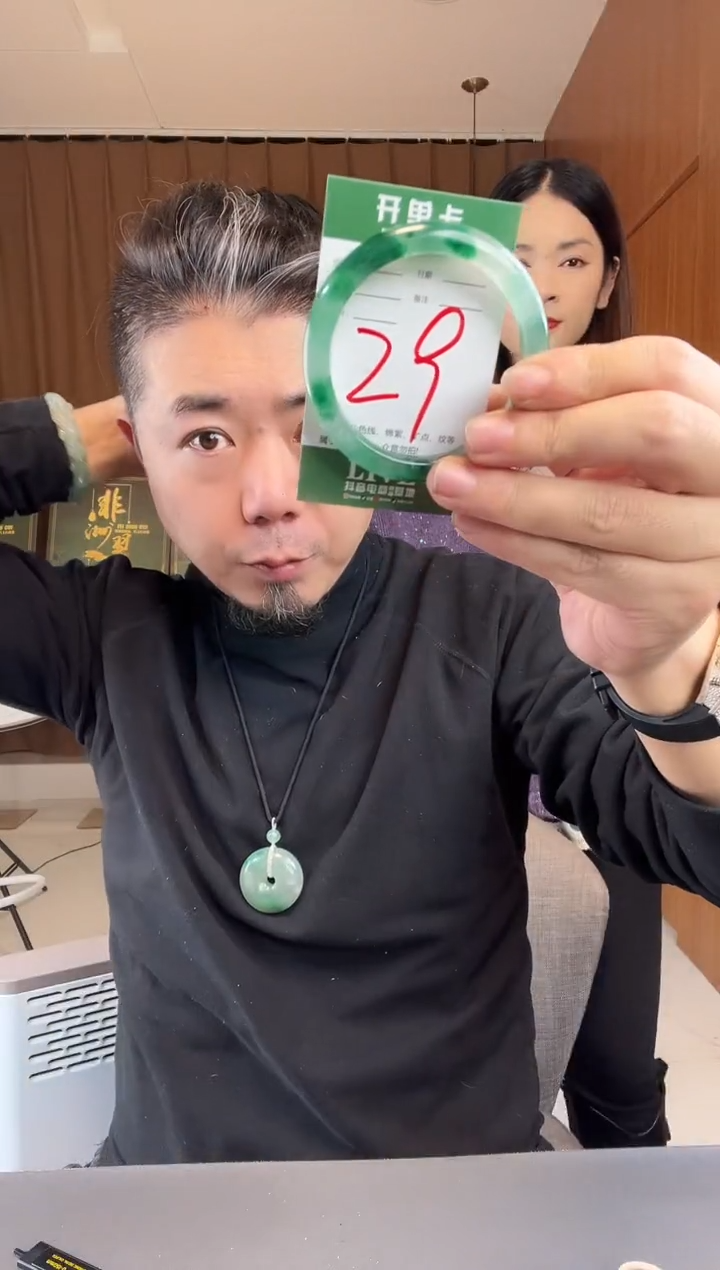 【闪购商品】石英质玉手镯未镶嵌非洲翠