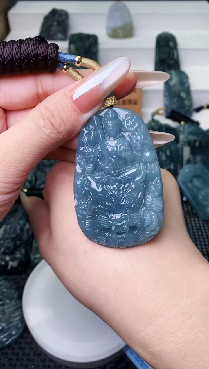 颈饰未镶嵌翡翠 