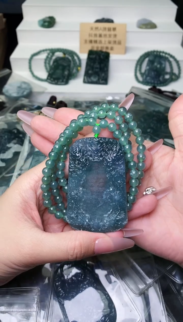颈饰未镶嵌翡翠 