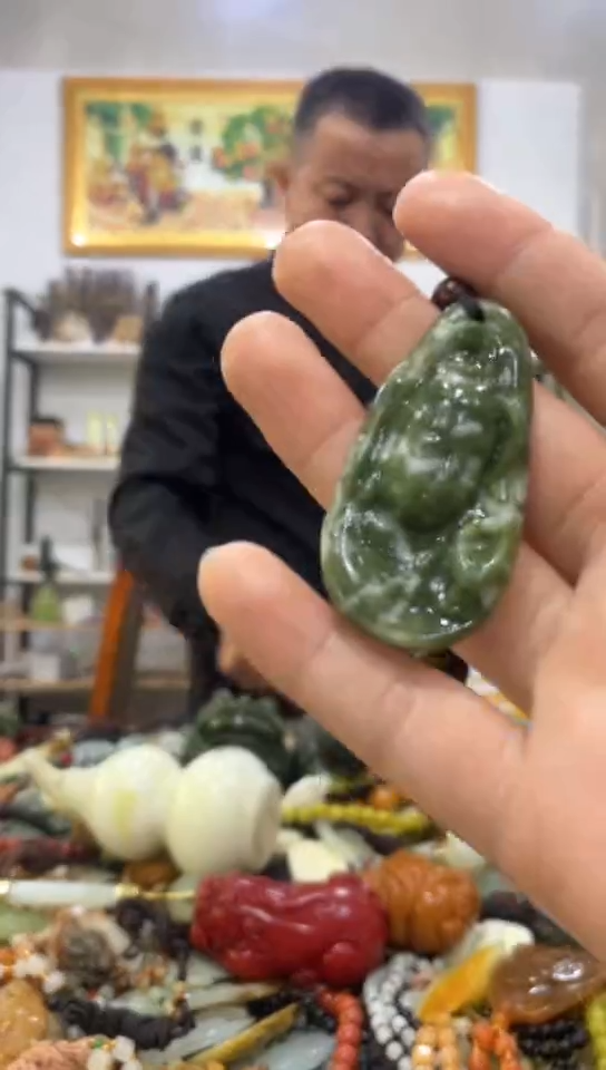 未镶嵌岫玉挂件 