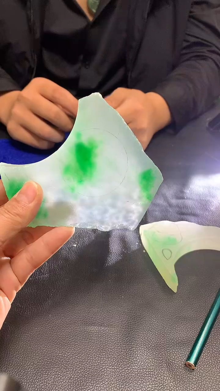 玉冰飘绿花边角毛胚