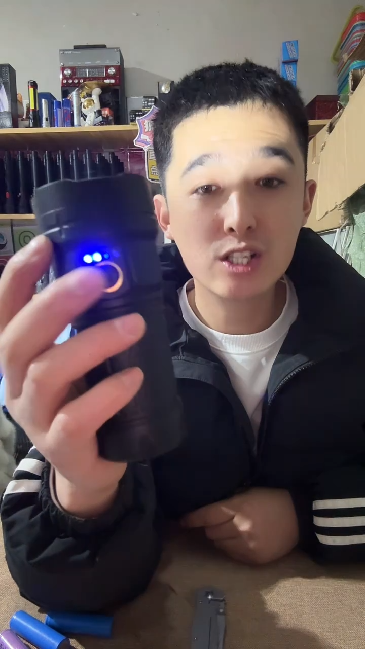 11灯珠白黄光合金手电无电池