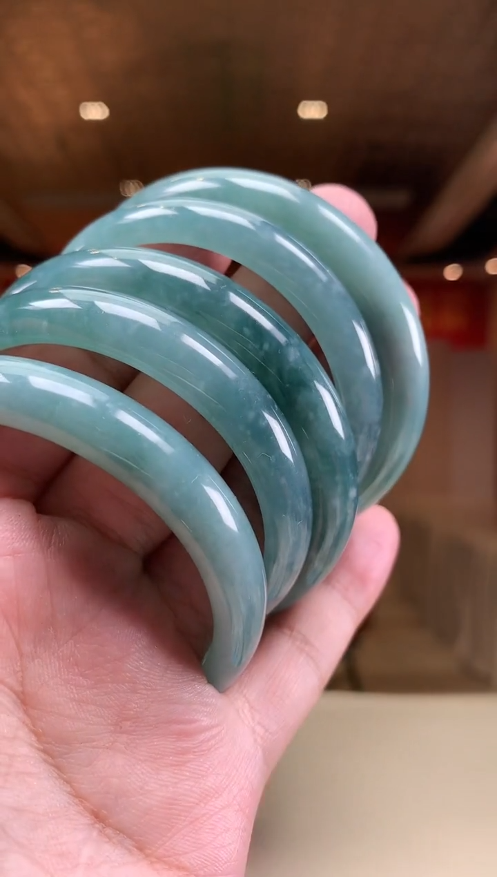 【闪购商品】翡翠手镯未镶嵌多样性发货（只发一件) *d194