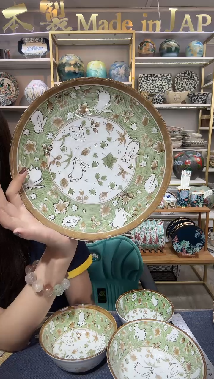 陶瓷绿色玉兔24.5厘米平盘一只