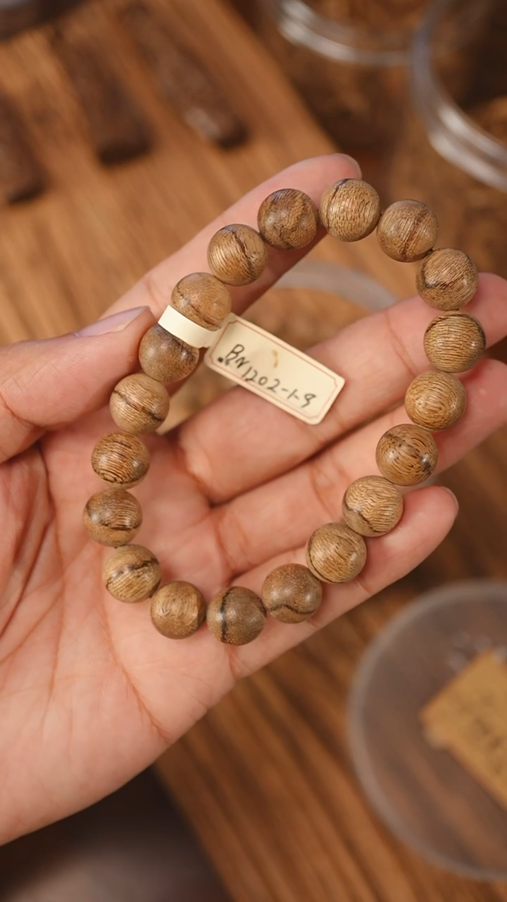 沉香手串文莱绿底软丝1.15-10克+bn1202