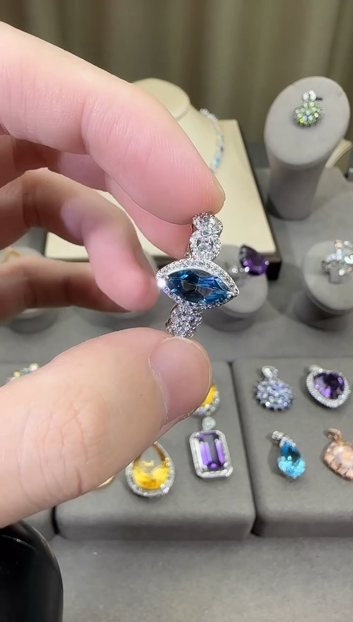 银S925镶嵌戒指托帕石6*11mm戒指伦敦蓝