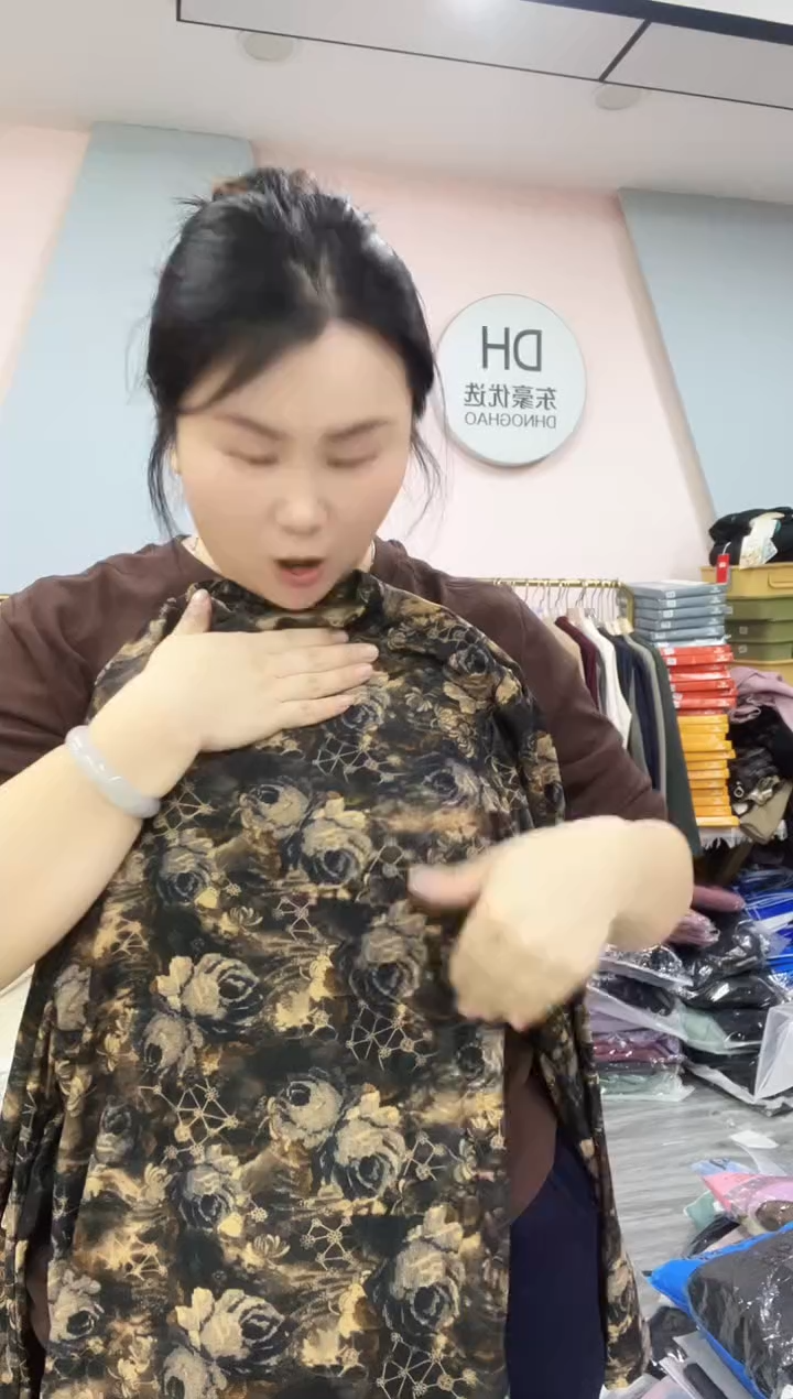 闪电购18 女士打底衫 110斤内 