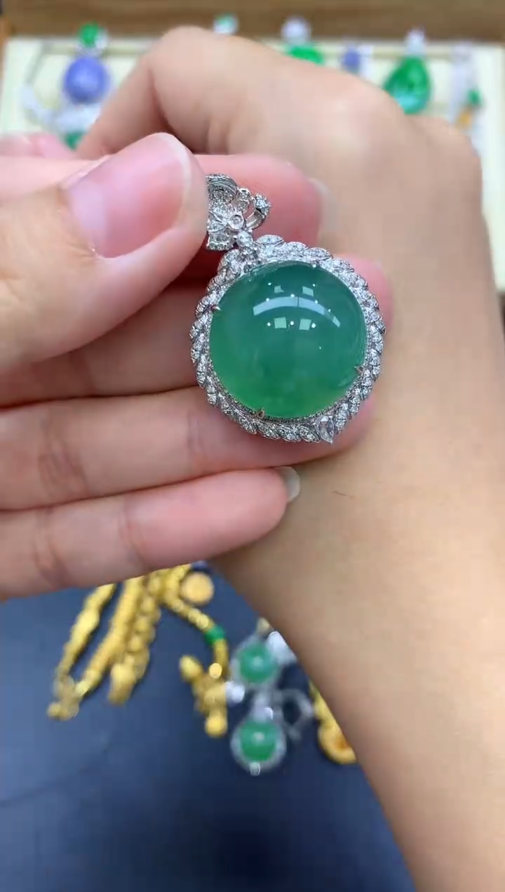 翡翠18K金镶嵌颈饰373-中国好珍宝