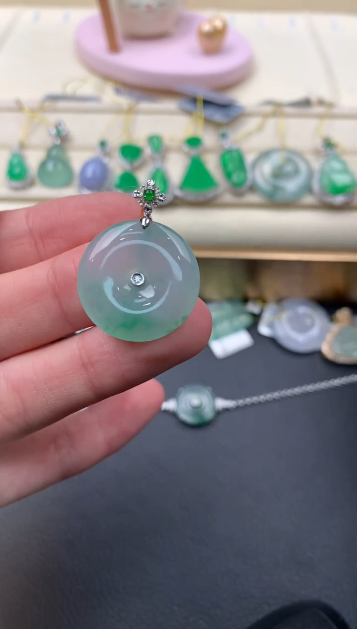 【闪购商品】翡翠颈饰18K金镶嵌A744....