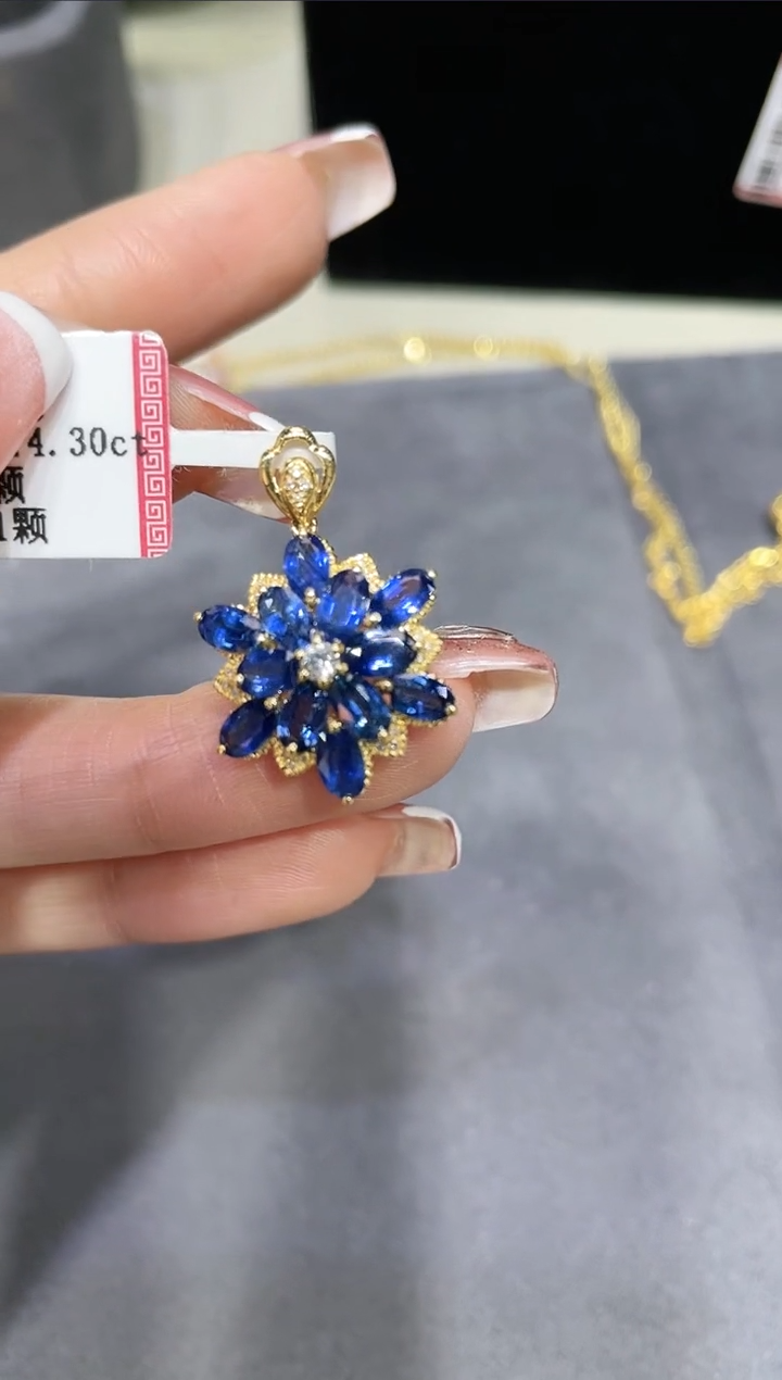 【闪购商品】蓝宝石吊坠18K金镶嵌·