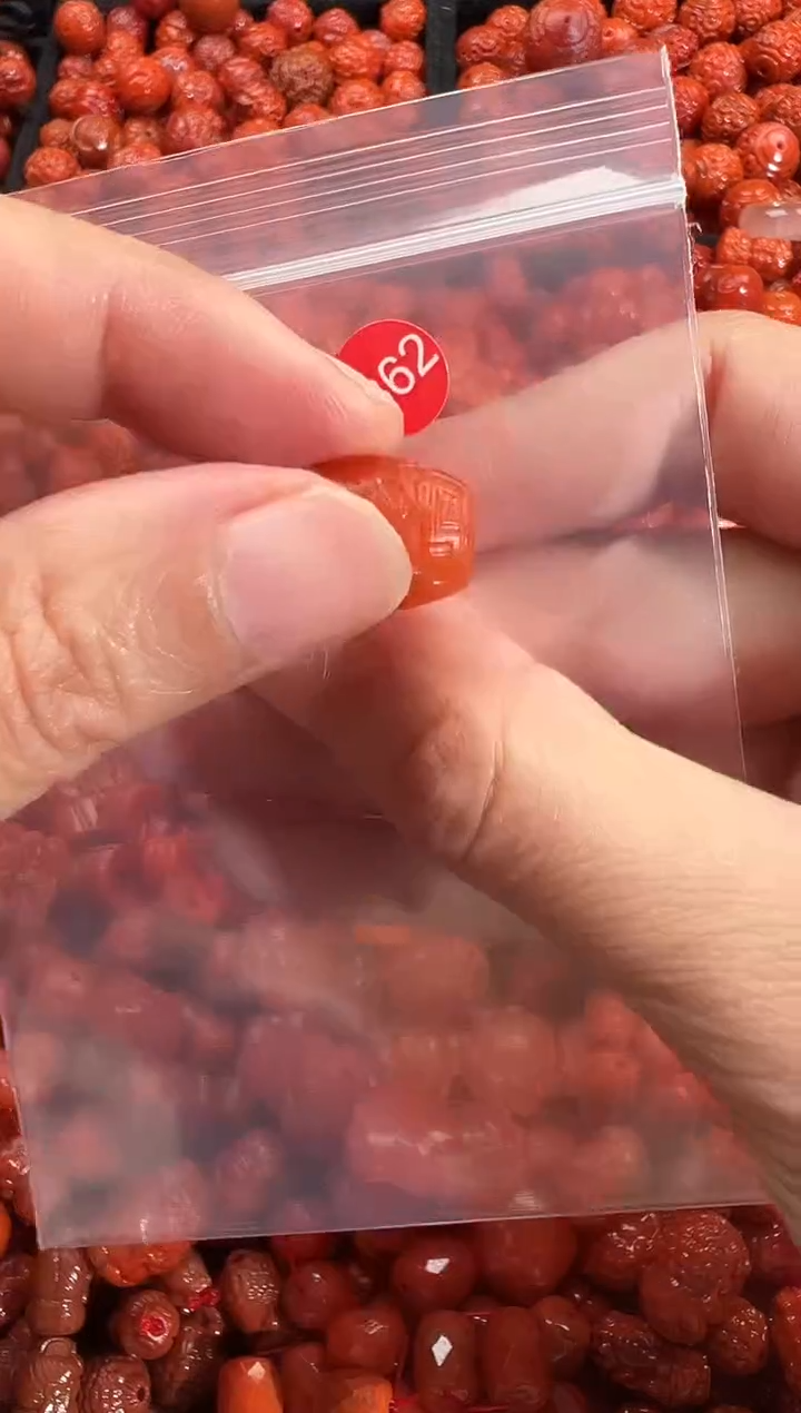 颈饰未镶嵌南红玛瑙1