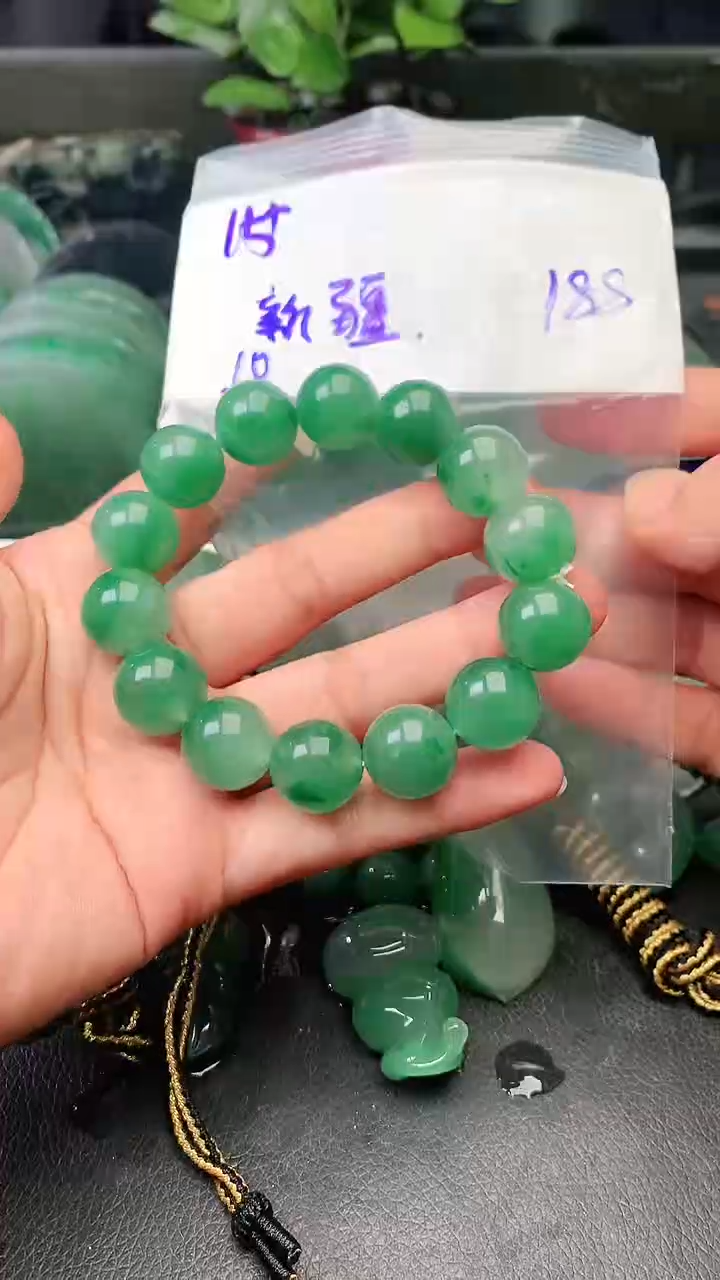 定制石英质玉（非洲翠）新****术珠子