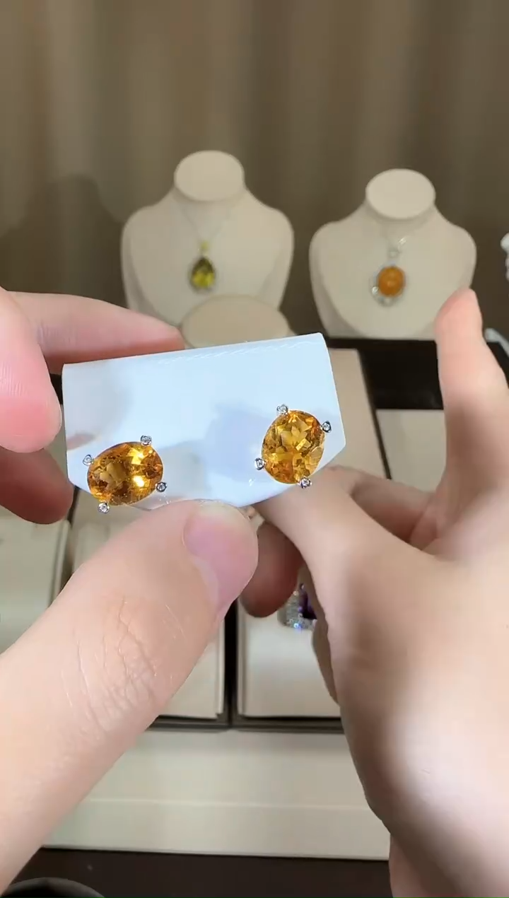 【闪购商品】黄晶耳饰银S925镶嵌10*8mm耳钉