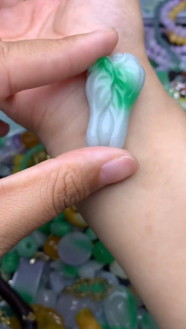 颈饰未镶嵌翡翠天然缅甸翡翠吊坠