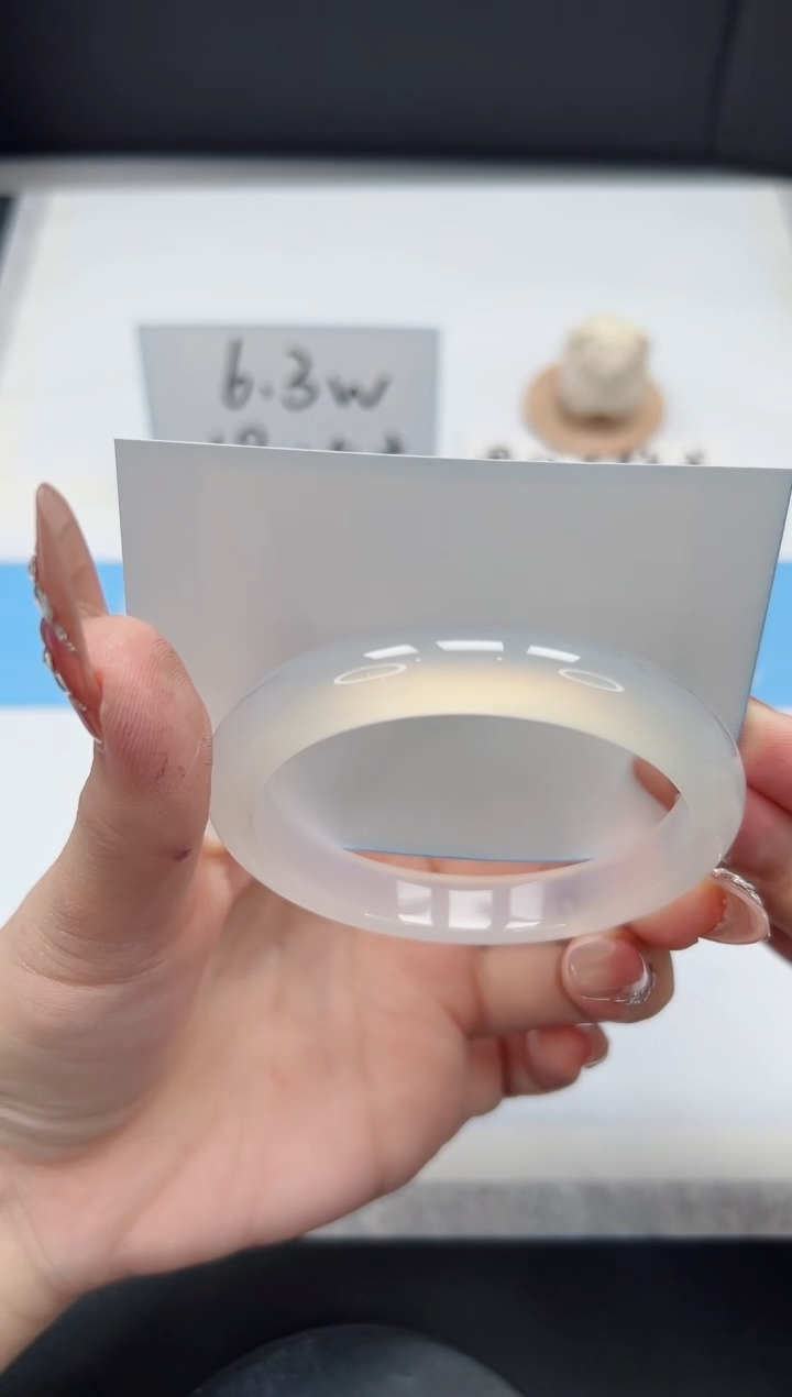 【闪购商品】石英质玉手镯未镶嵌257/56.8荔枝