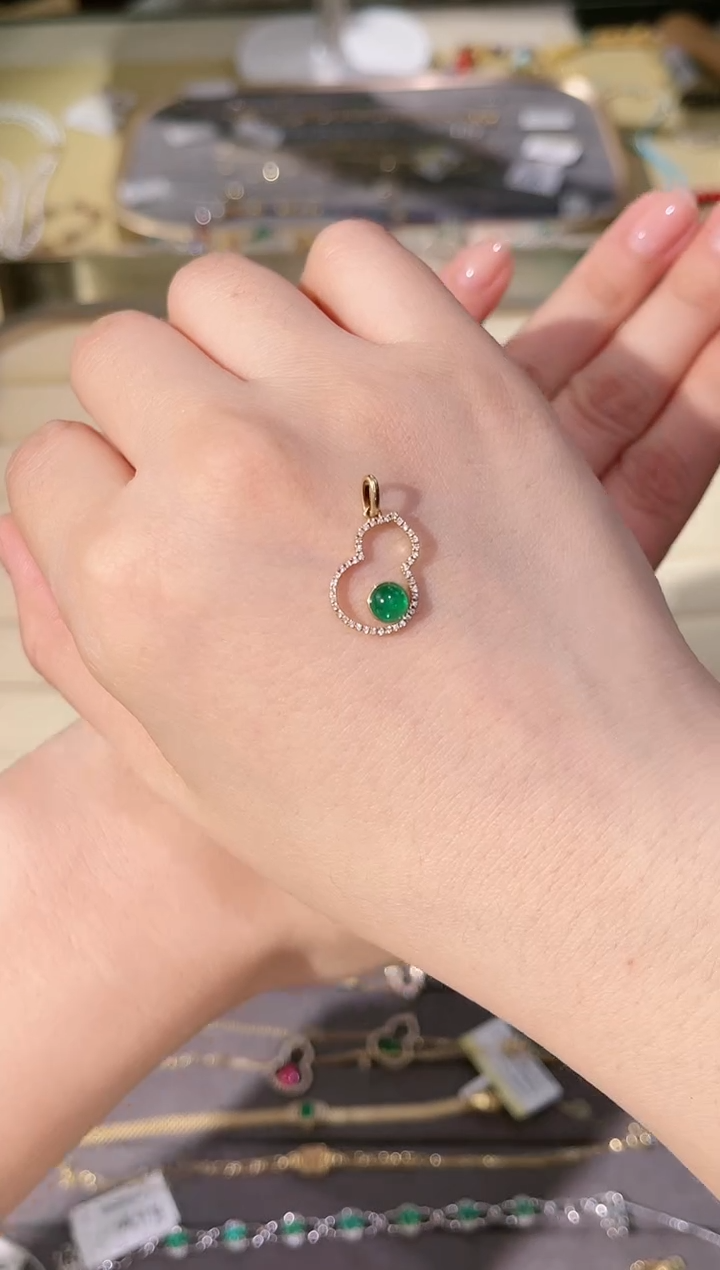 【闪购商品】祖母绿吊坠(不含链)18K金镶嵌50分祖母绿葫芦吊坠