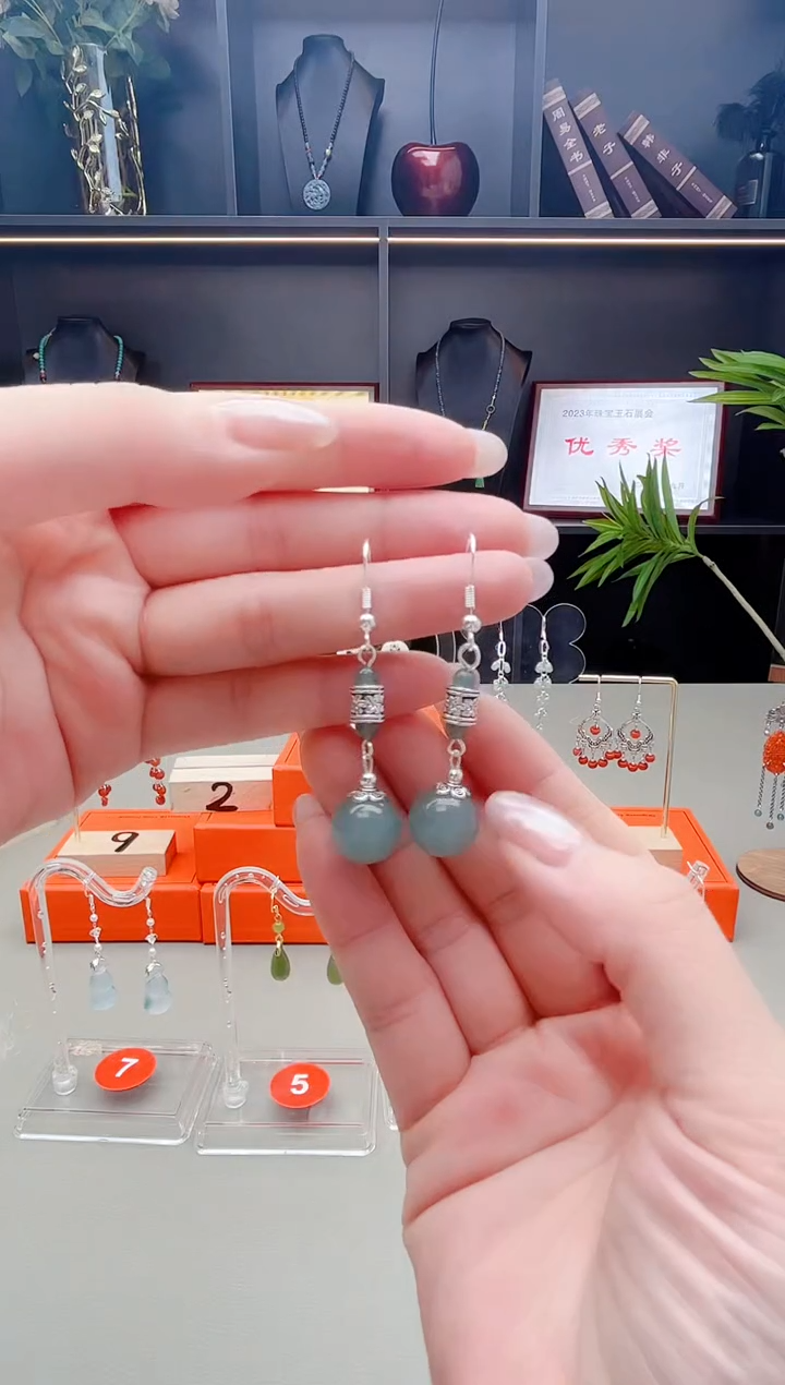 未镶嵌石英质玉（天山翠）耳钉420