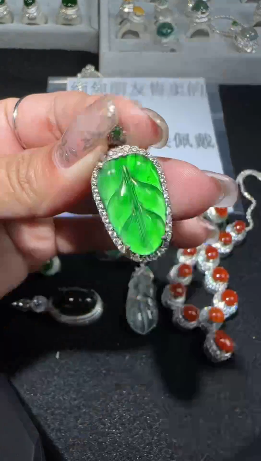 【闪购商品】翡翠吊坠(赠链)未镶嵌多样性发货拍一发一