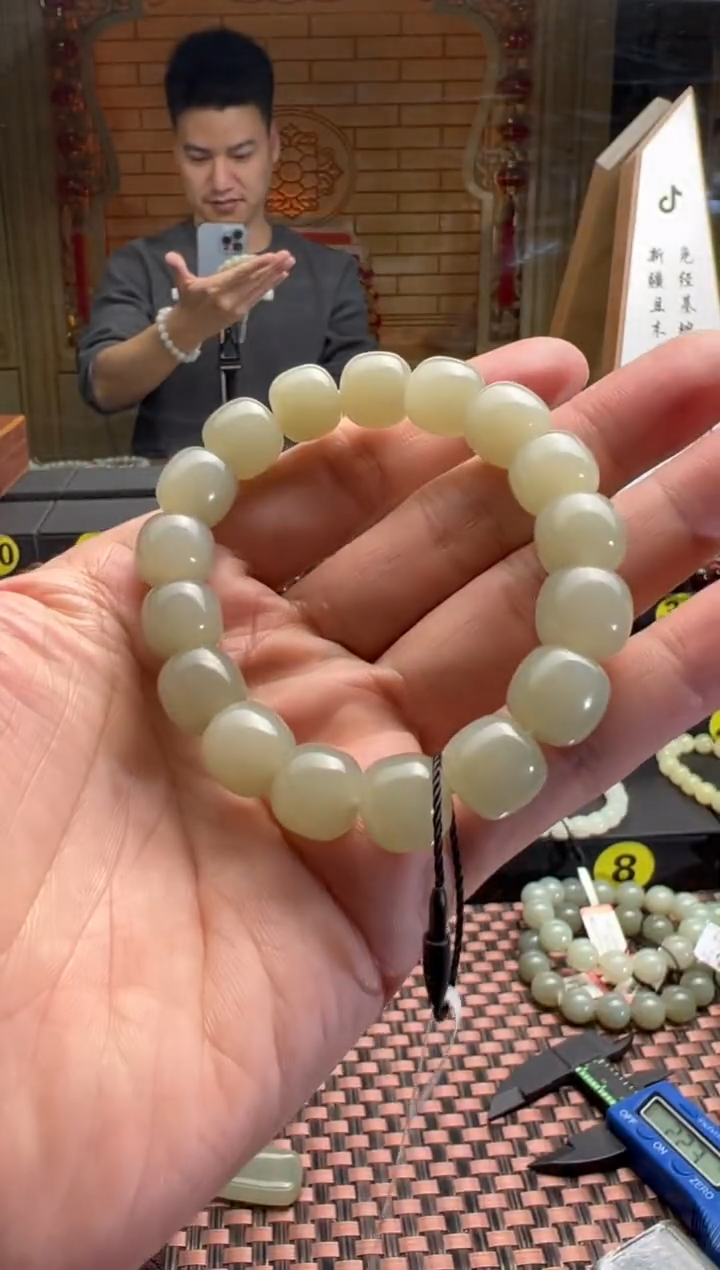 【闪购商品】和田玉手串未镶嵌且末料青白玉老型手串卡11*12