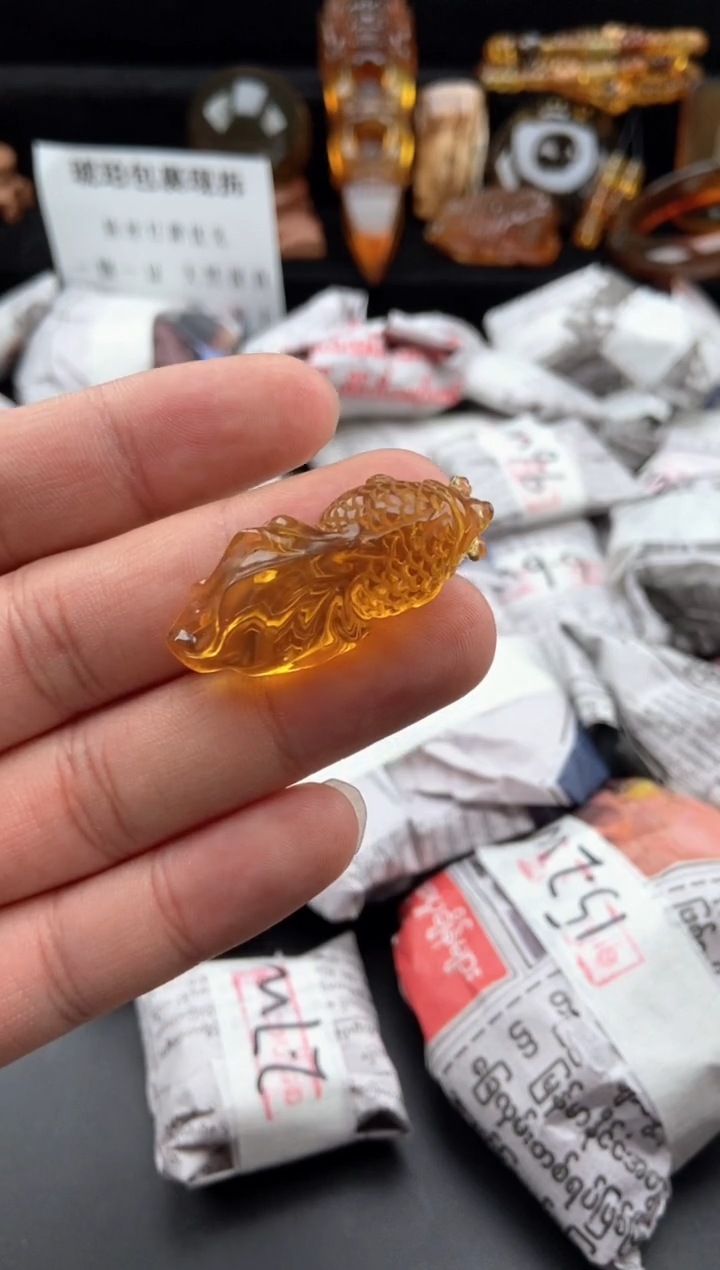 【闪购商品】琥珀颈饰未镶嵌金鱼吊坠