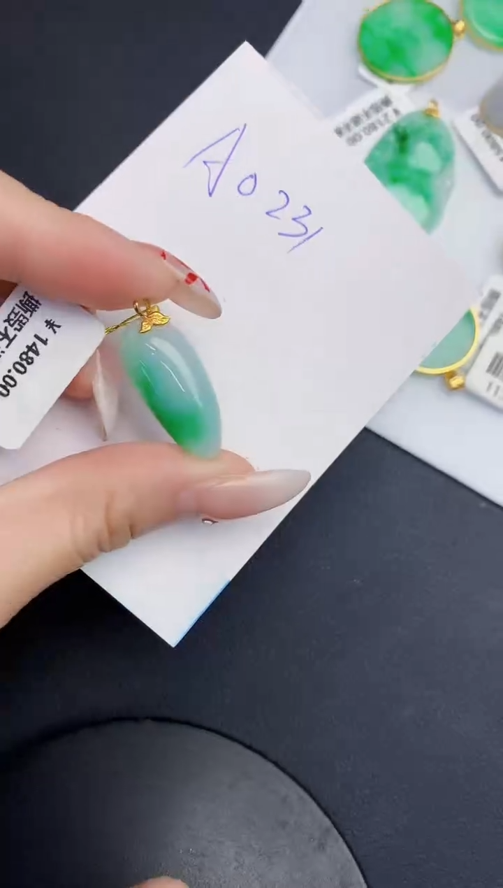 【闪购商品】翡翠颈饰18K金镶嵌0000000000