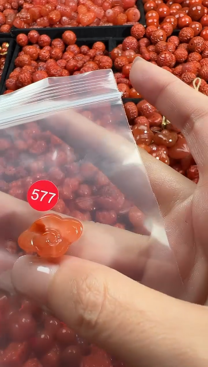 颈饰未镶嵌南红玛瑙1