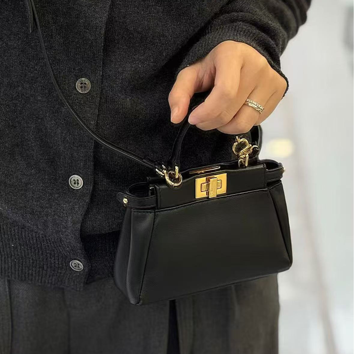 95新 FENDI/芬迪 CS6248 FENDI 黑色mini斜挎单肩包