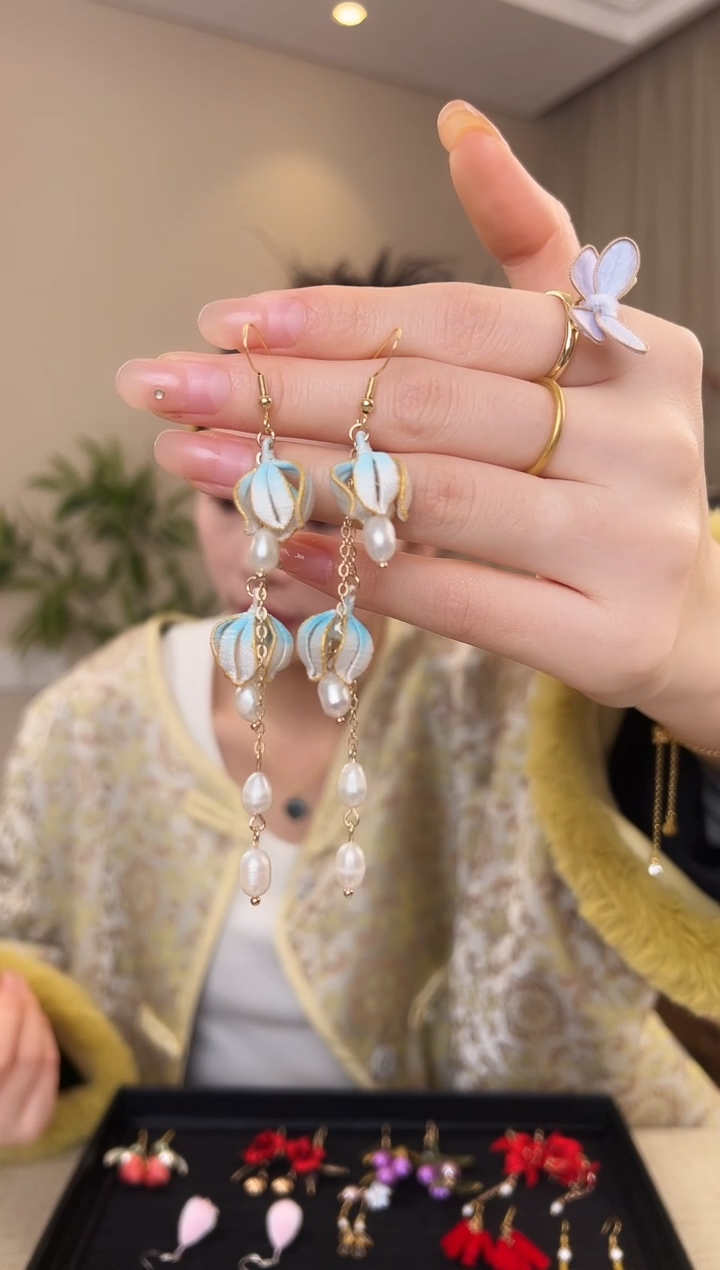 刺绣缠花铃兰花耳环