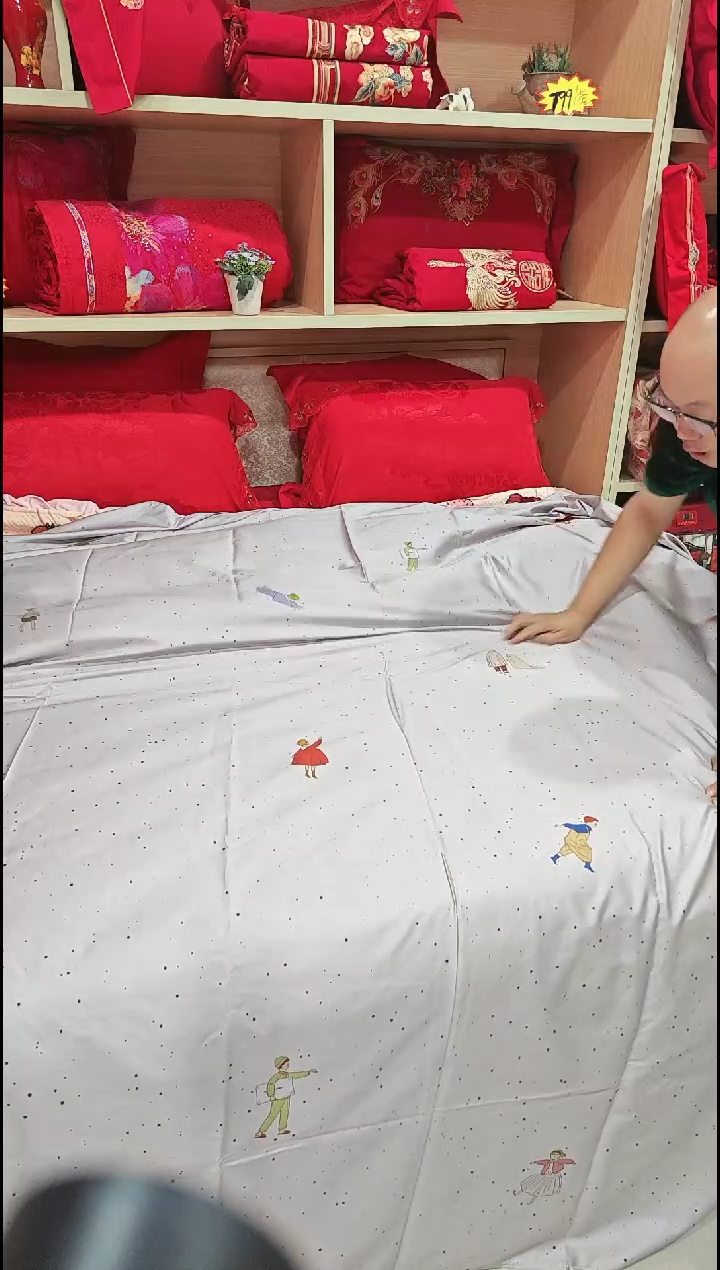 银鼠毛140支长绒棉床单2.4*2.5有稍色，边上没印染好