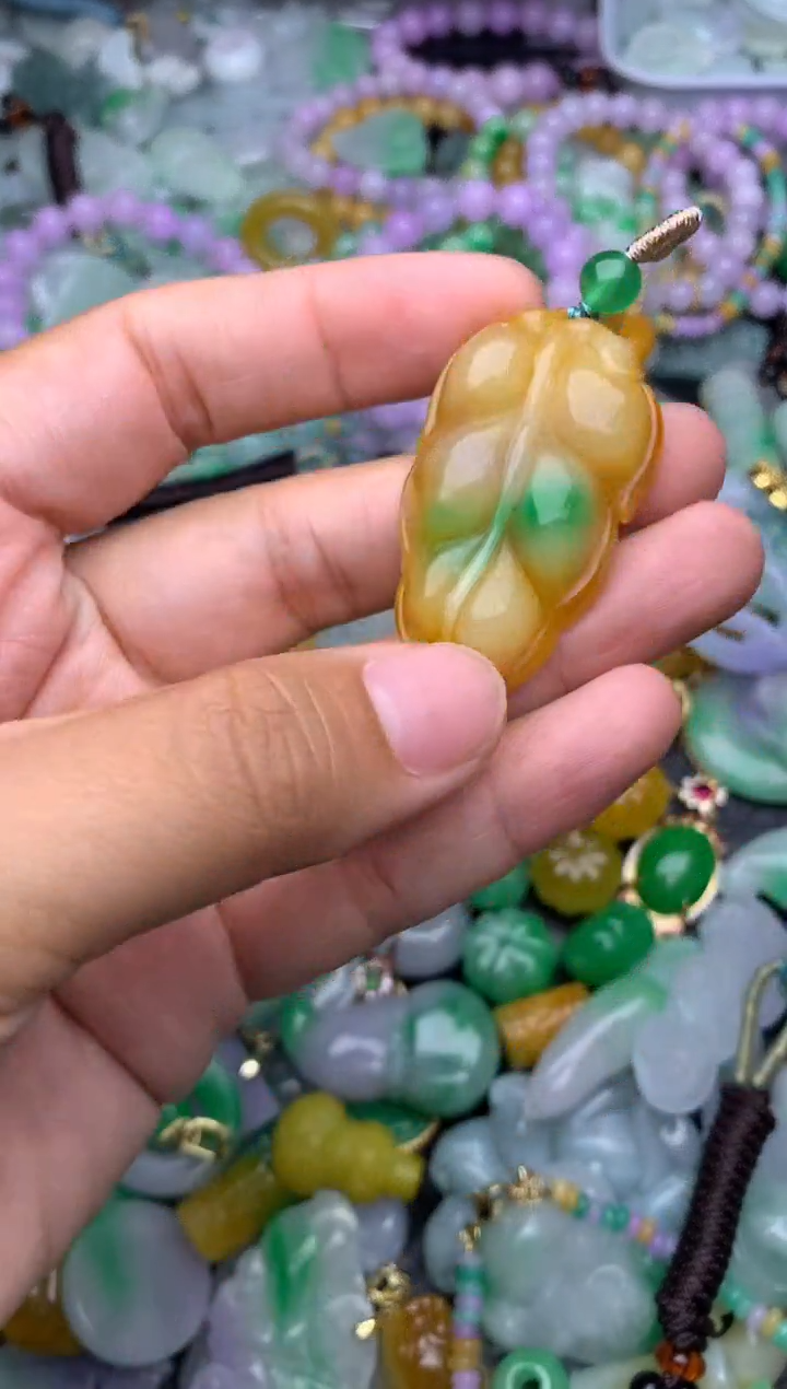 颈饰未镶嵌翡翠天然缅甸翡翠吊坠