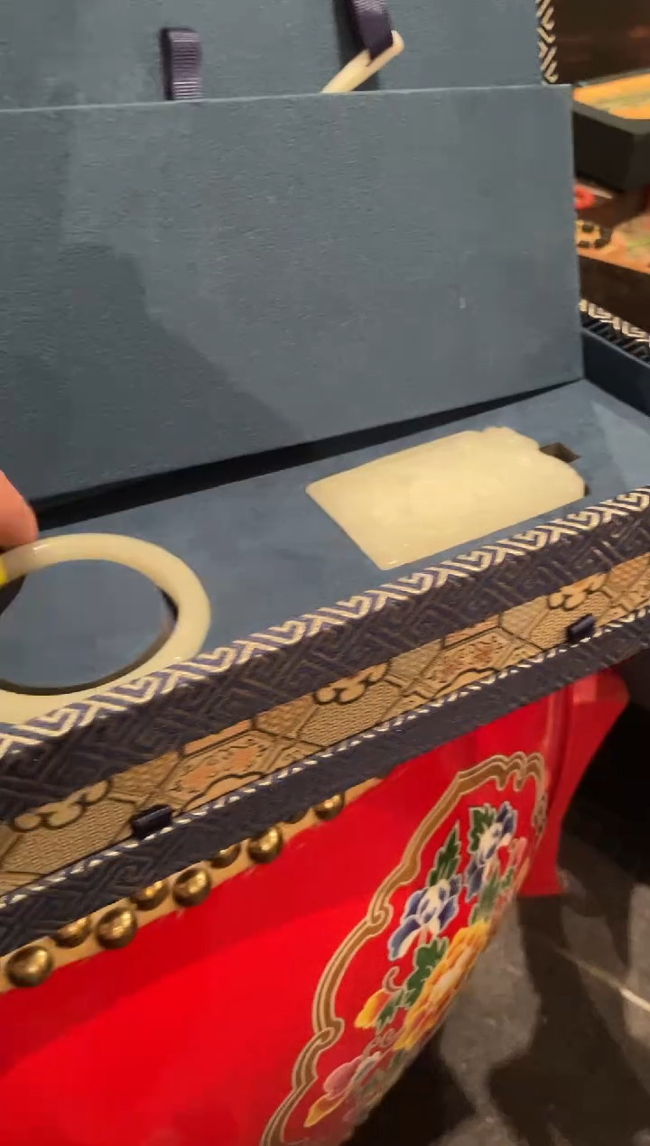 【闪购商品】一一一一一一188两个白