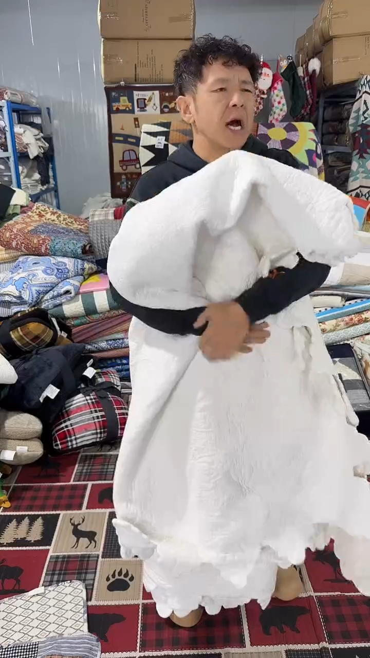 棉?**?白色茄子边床盖230*250