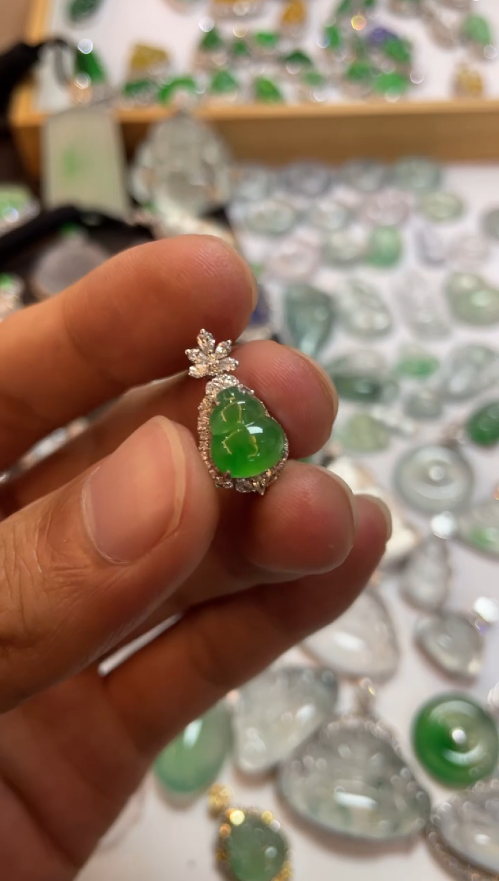 【闪购商品】翡翠吊坠(不含链)18K金镶嵌葫芦