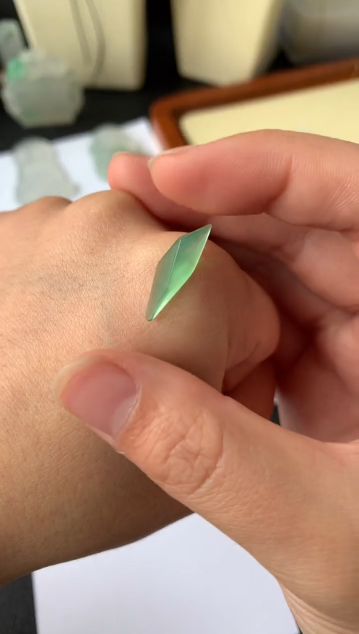 【闪购商品】定制翡翠未镶嵌翡翠