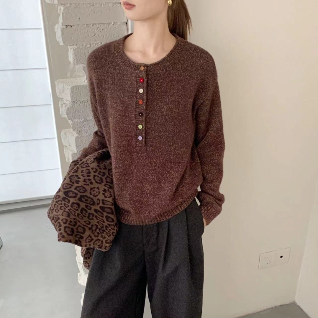 【素简.830191】2025秋冬新款亲肤蜜熊彩扣洋气女装上新针织衫