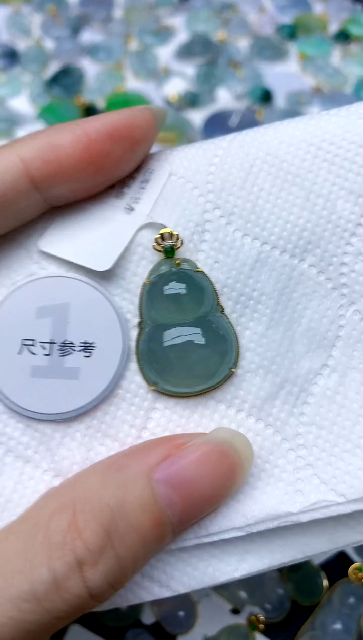 颈饰18K金镶嵌翡翠天然A货翡翠