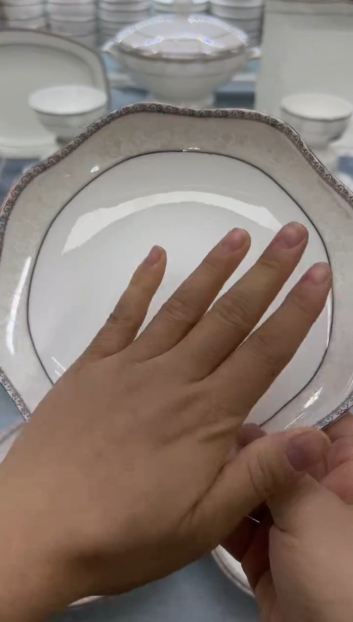 骨瓷玲珑8花2个    