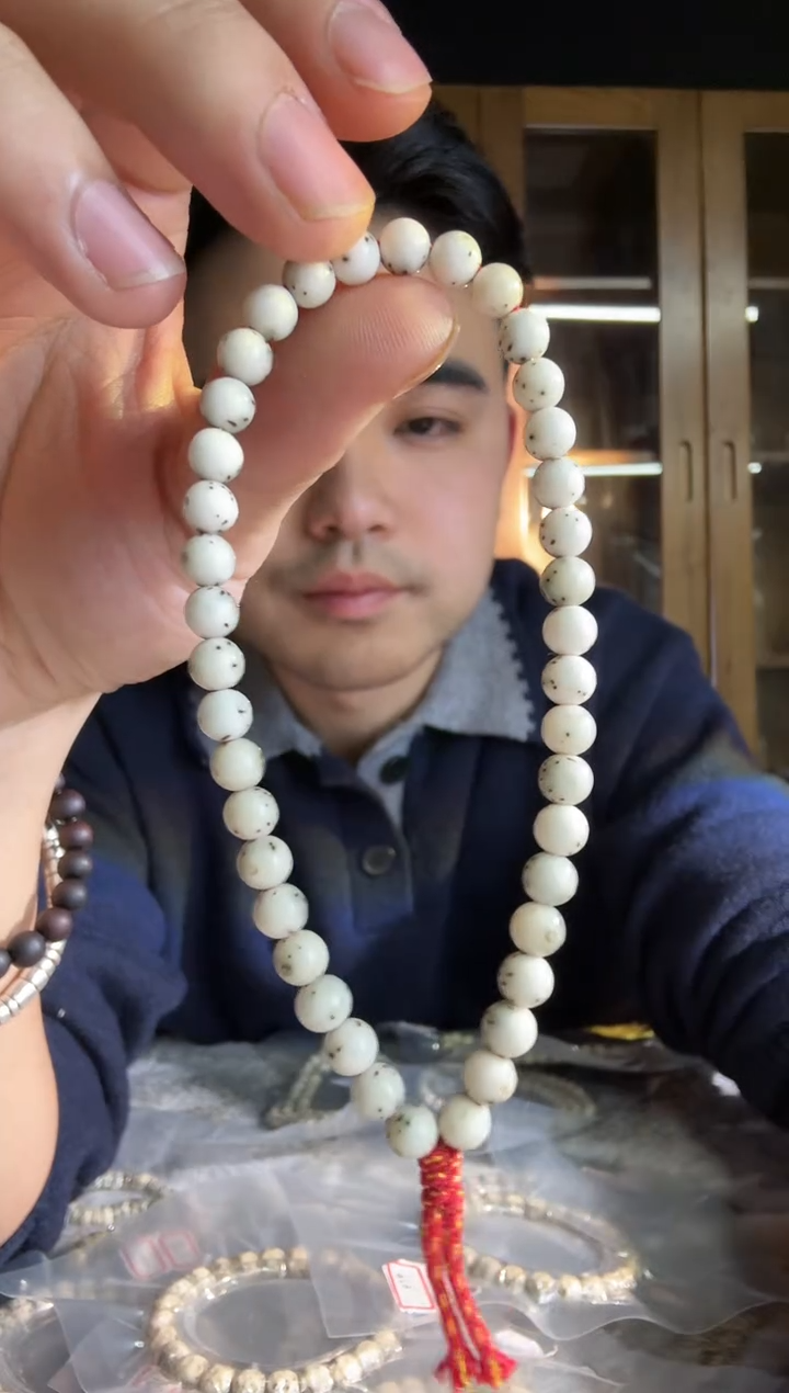 手串星月菩提骨瓷白圆珠卡6手持