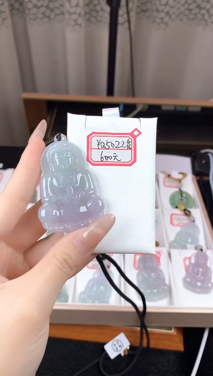 翡翠未镶嵌颈饰YQ5022翡翠春彩中大观音